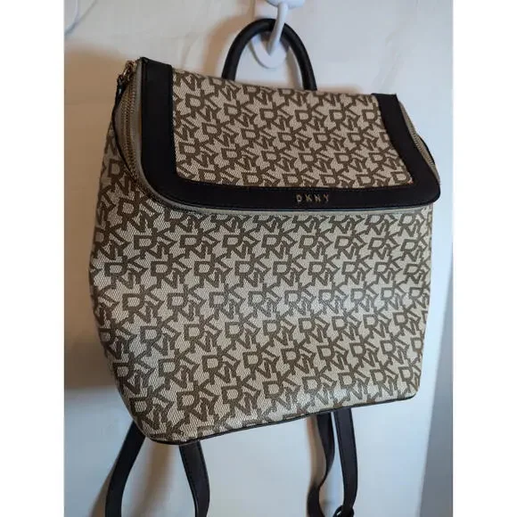 DKNY Bradee Signature Backpack Bag Flap Closure Logo Pattern Beige Original - Picture 1 of 9